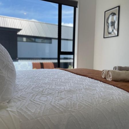Luxury 2 Bedroom Townhouse Opposite Merivale Mall クライストチャーチ エクステリア 写真