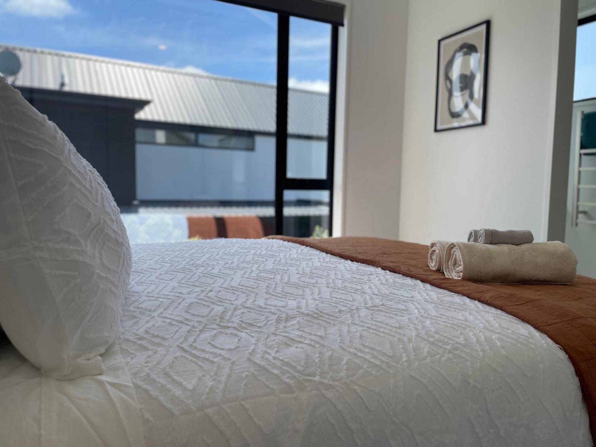 Luxury 2 Bedroom Townhouse Opposite Merivale Mall クライストチャーチ エクステリア 写真