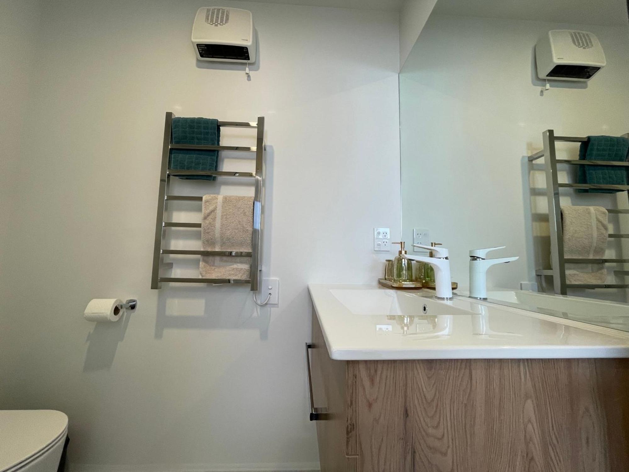 Luxury 2 Bedroom Townhouse Opposite Merivale Mall クライストチャーチ エクステリア 写真