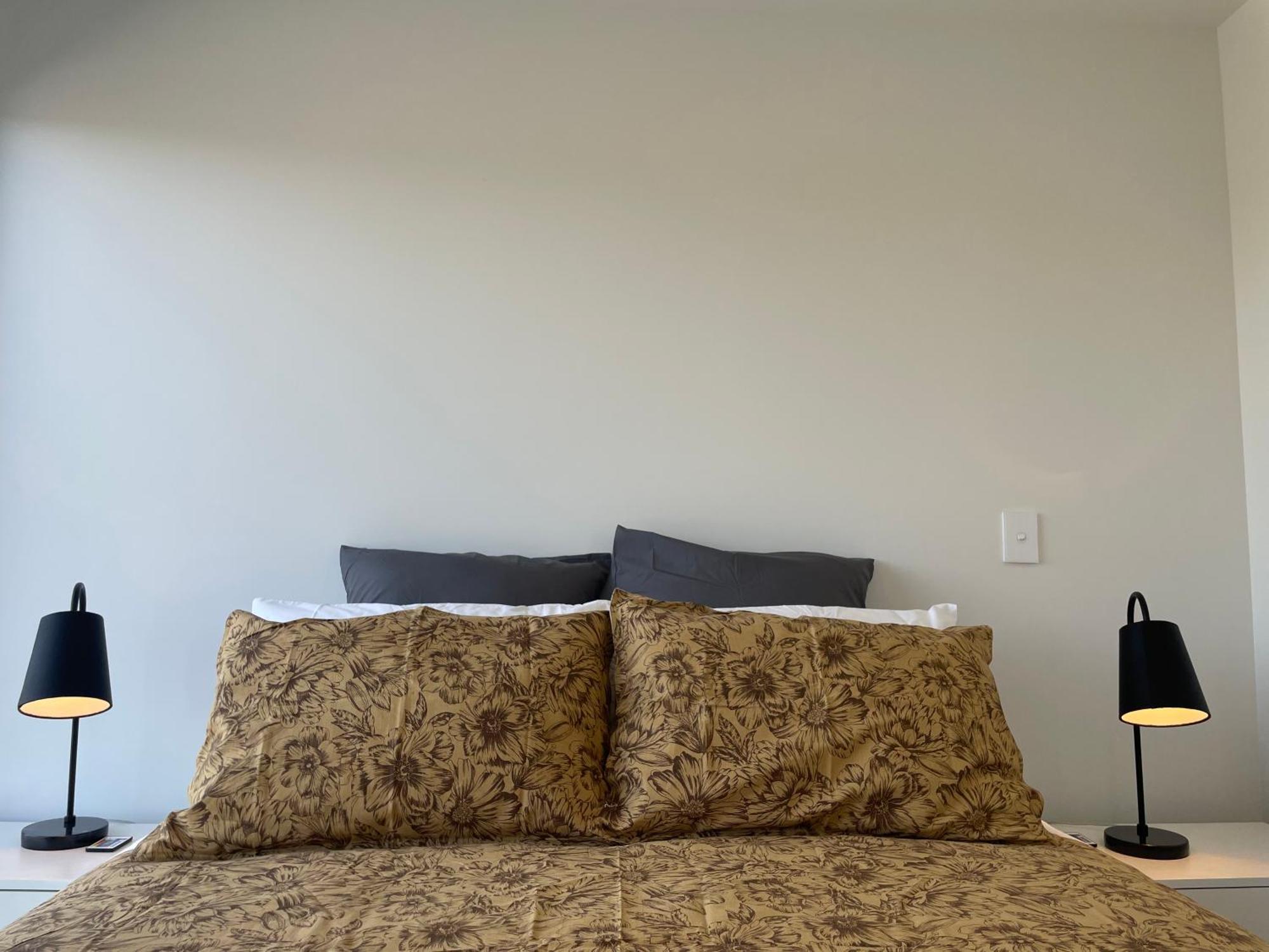 Luxury 2 Bedroom Townhouse Opposite Merivale Mall クライストチャーチ エクステリア 写真