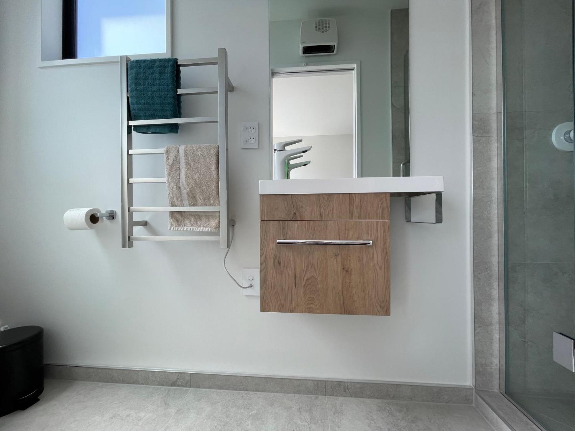 Luxury 2 Bedroom Townhouse Opposite Merivale Mall クライストチャーチ エクステリア 写真