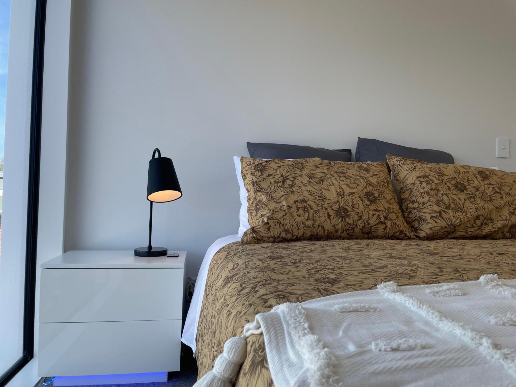Luxury 2 Bedroom Townhouse Opposite Merivale Mall クライストチャーチ エクステリア 写真