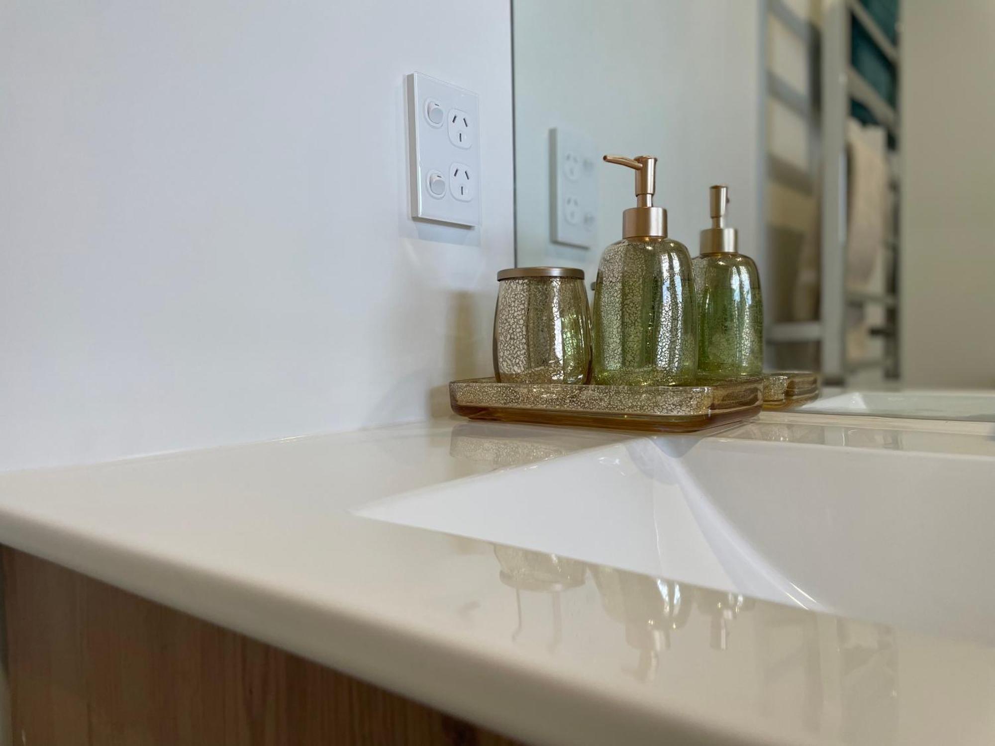 Luxury 2 Bedroom Townhouse Opposite Merivale Mall クライストチャーチ エクステリア 写真