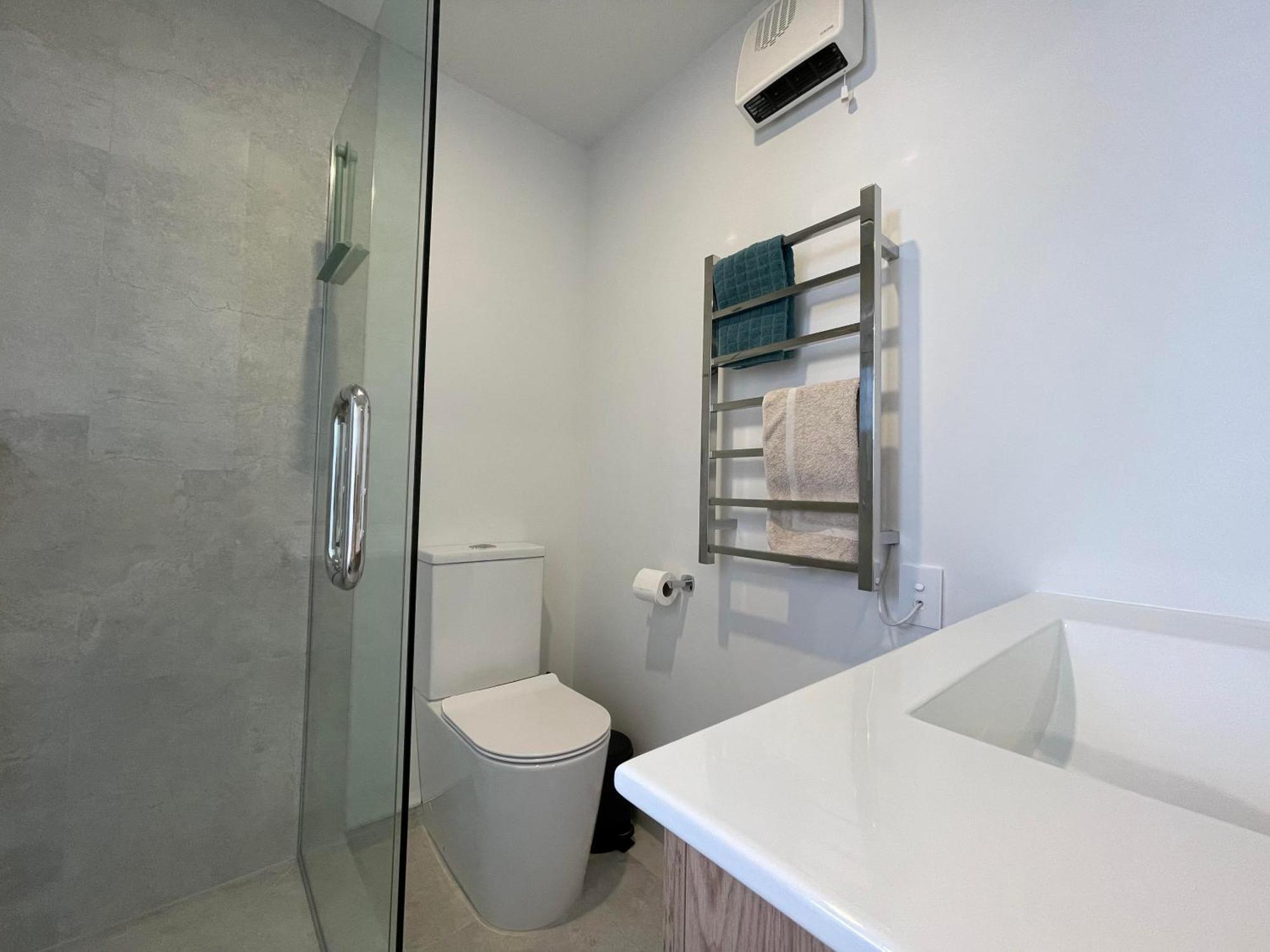 Luxury 2 Bedroom Townhouse Opposite Merivale Mall クライストチャーチ エクステリア 写真