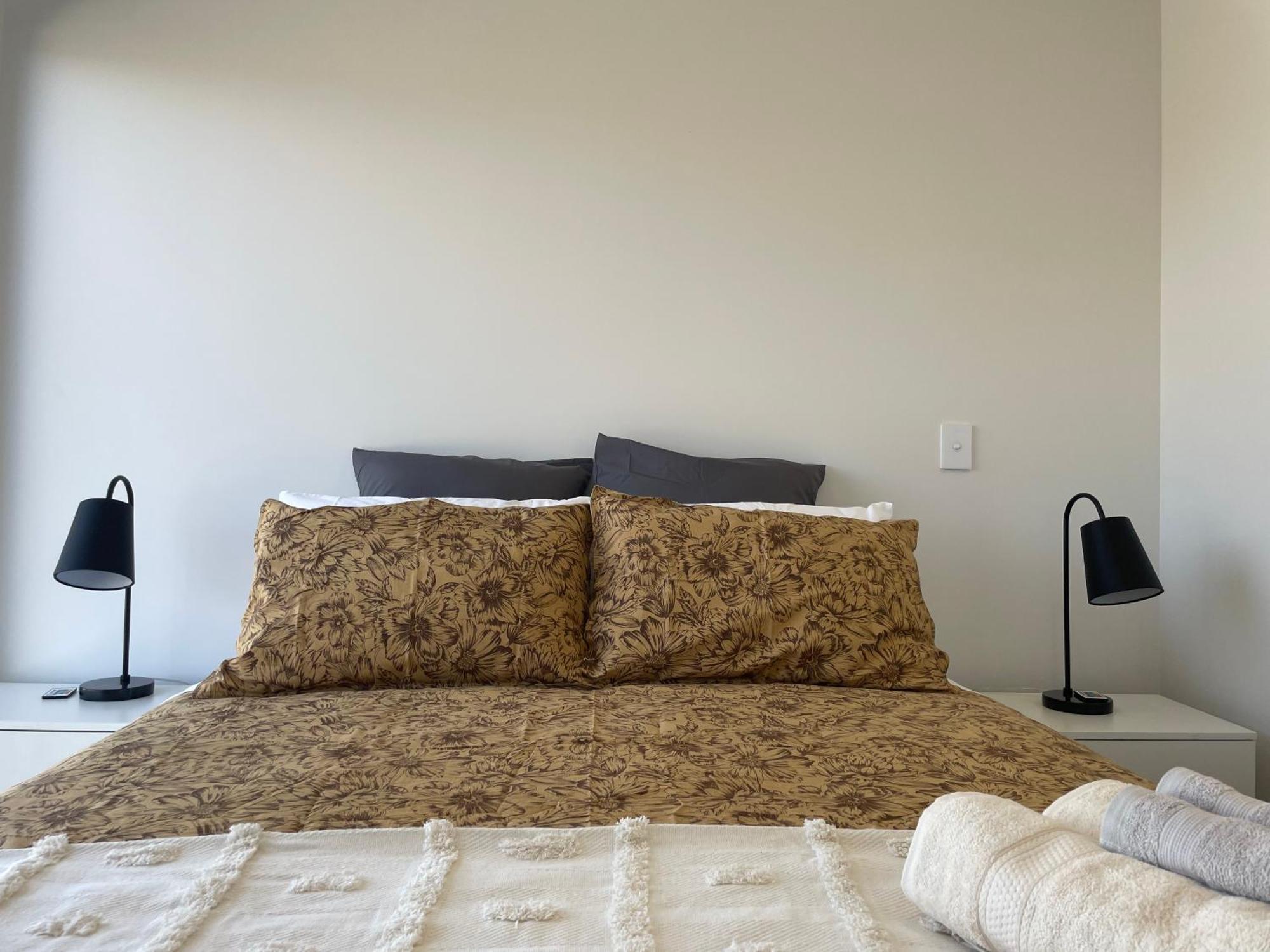 Luxury 2 Bedroom Townhouse Opposite Merivale Mall クライストチャーチ エクステリア 写真