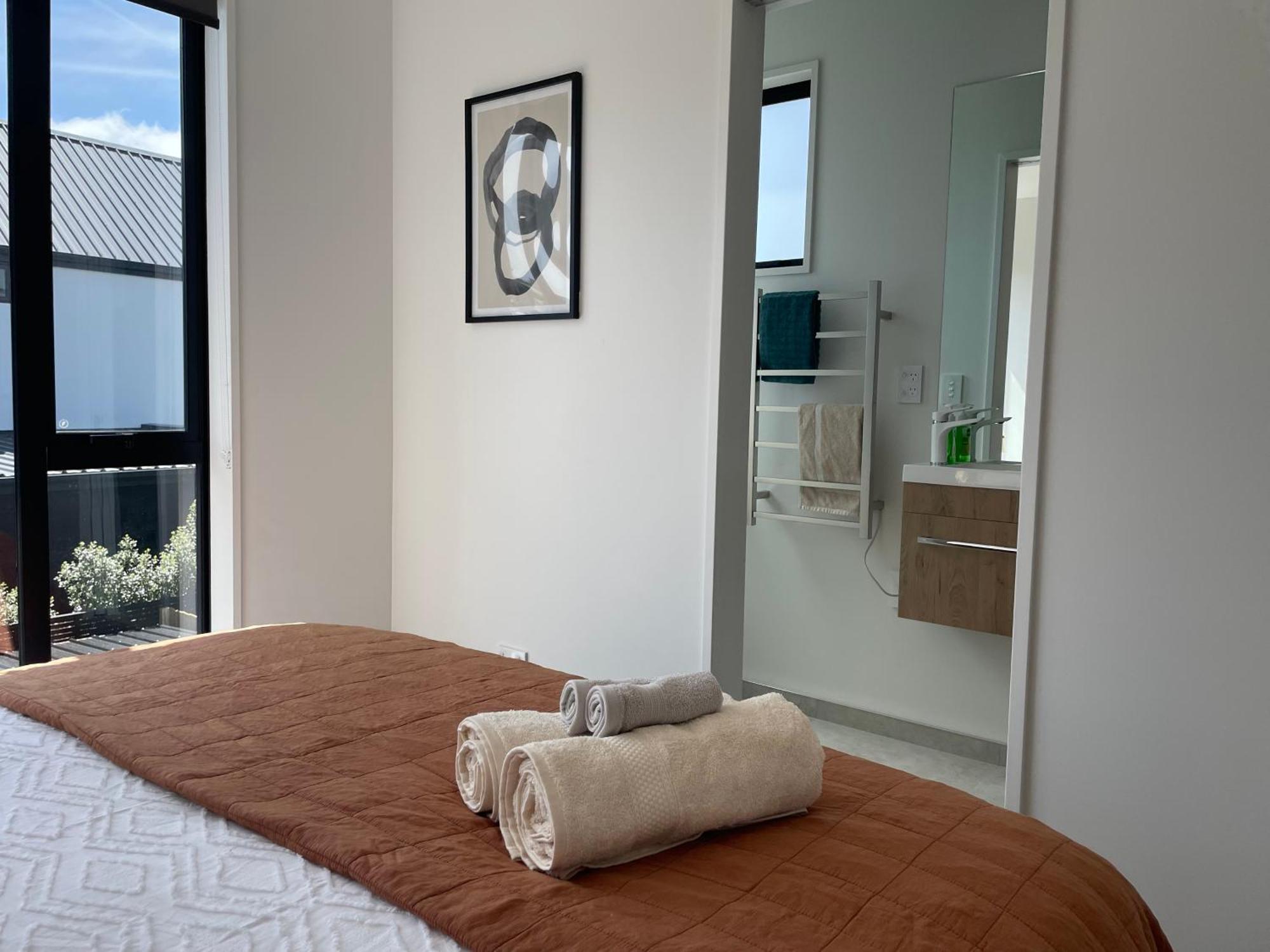 Luxury 2 Bedroom Townhouse Opposite Merivale Mall クライストチャーチ エクステリア 写真