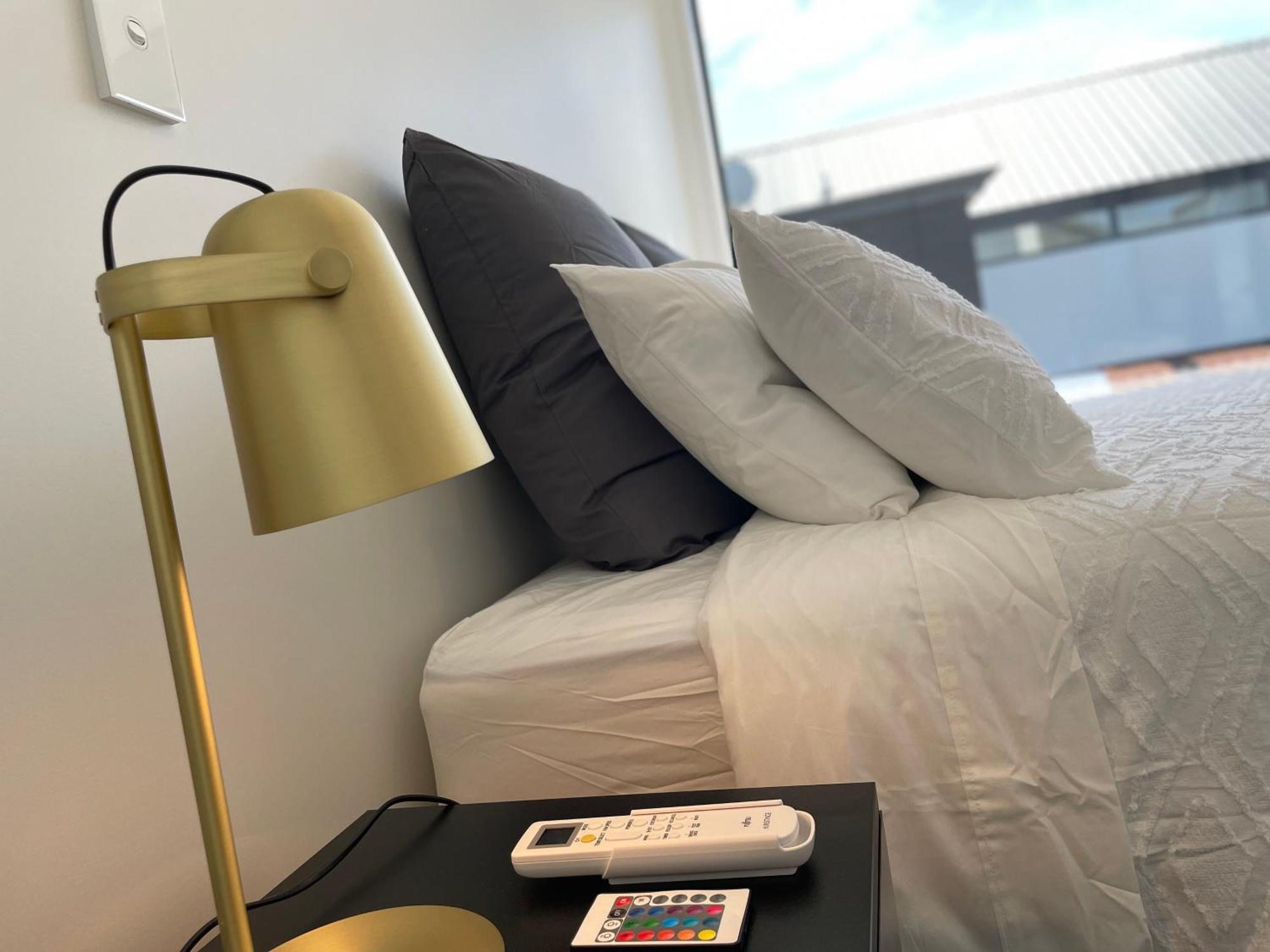 Luxury 2 Bedroom Townhouse Opposite Merivale Mall クライストチャーチ エクステリア 写真