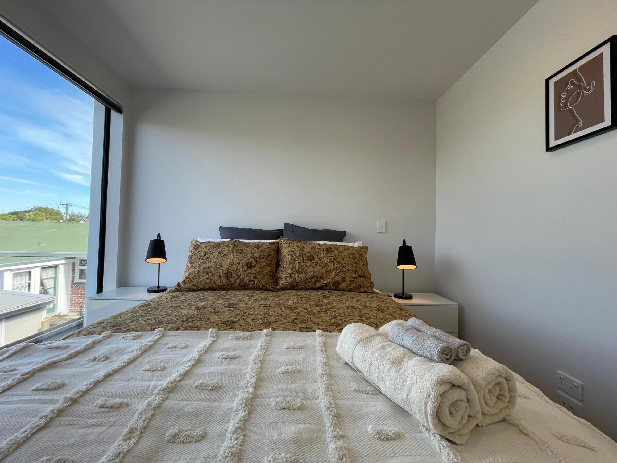 Luxury 2 Bedroom Townhouse Opposite Merivale Mall クライストチャーチ エクステリア 写真