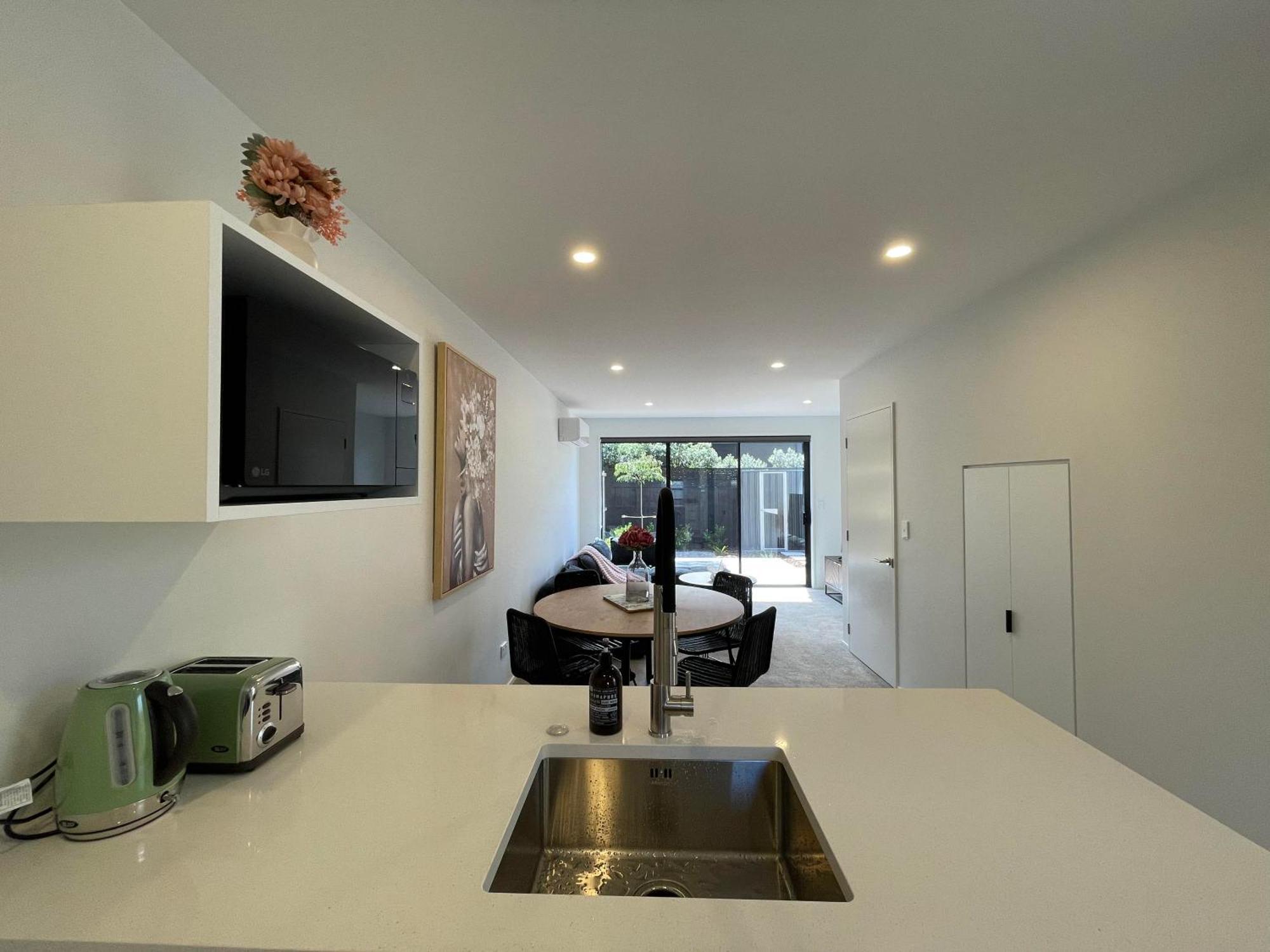 Luxury 2 Bedroom Townhouse Opposite Merivale Mall クライストチャーチ エクステリア 写真