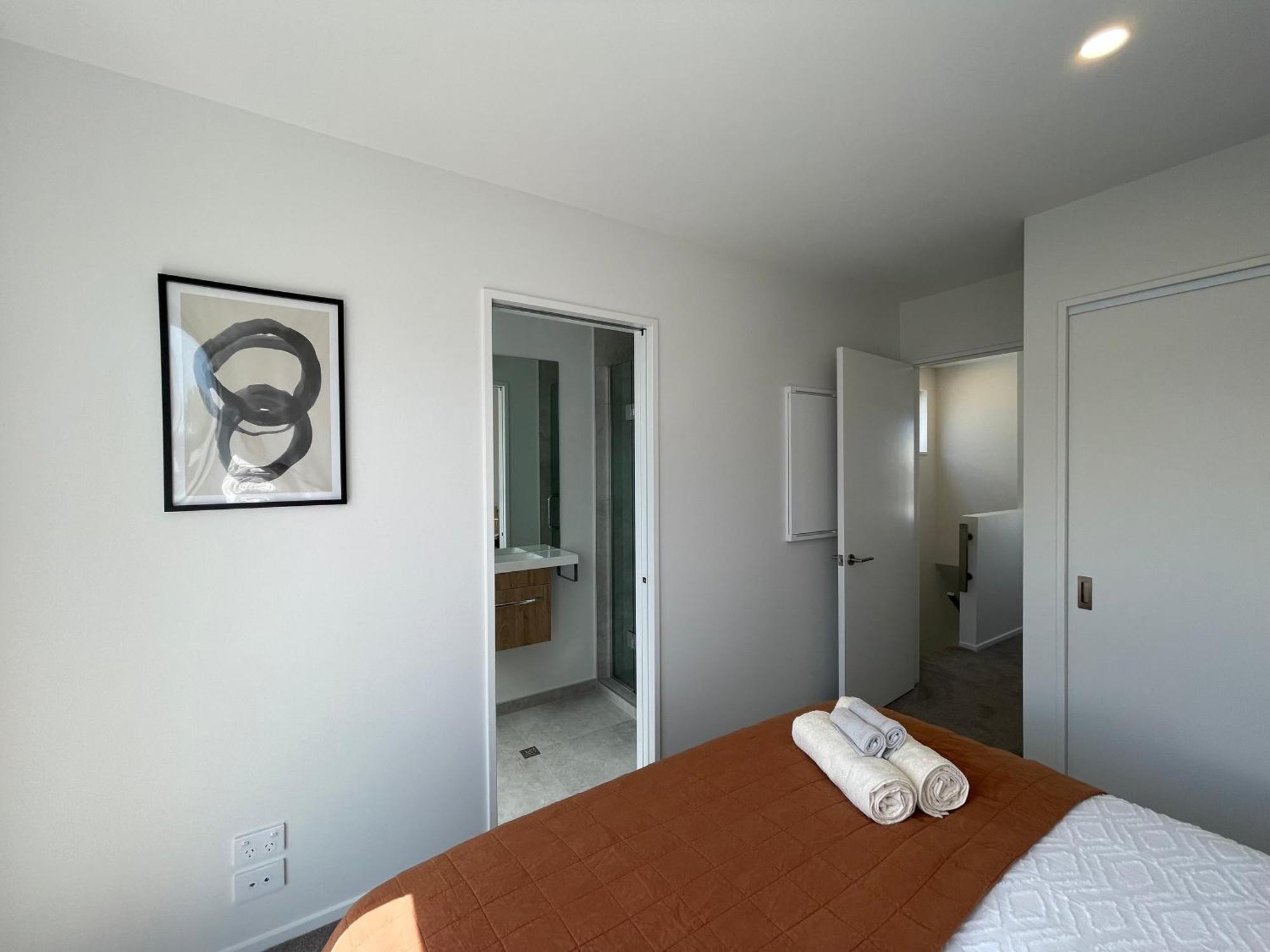 Luxury 2 Bedroom Townhouse Opposite Merivale Mall クライストチャーチ エクステリア 写真