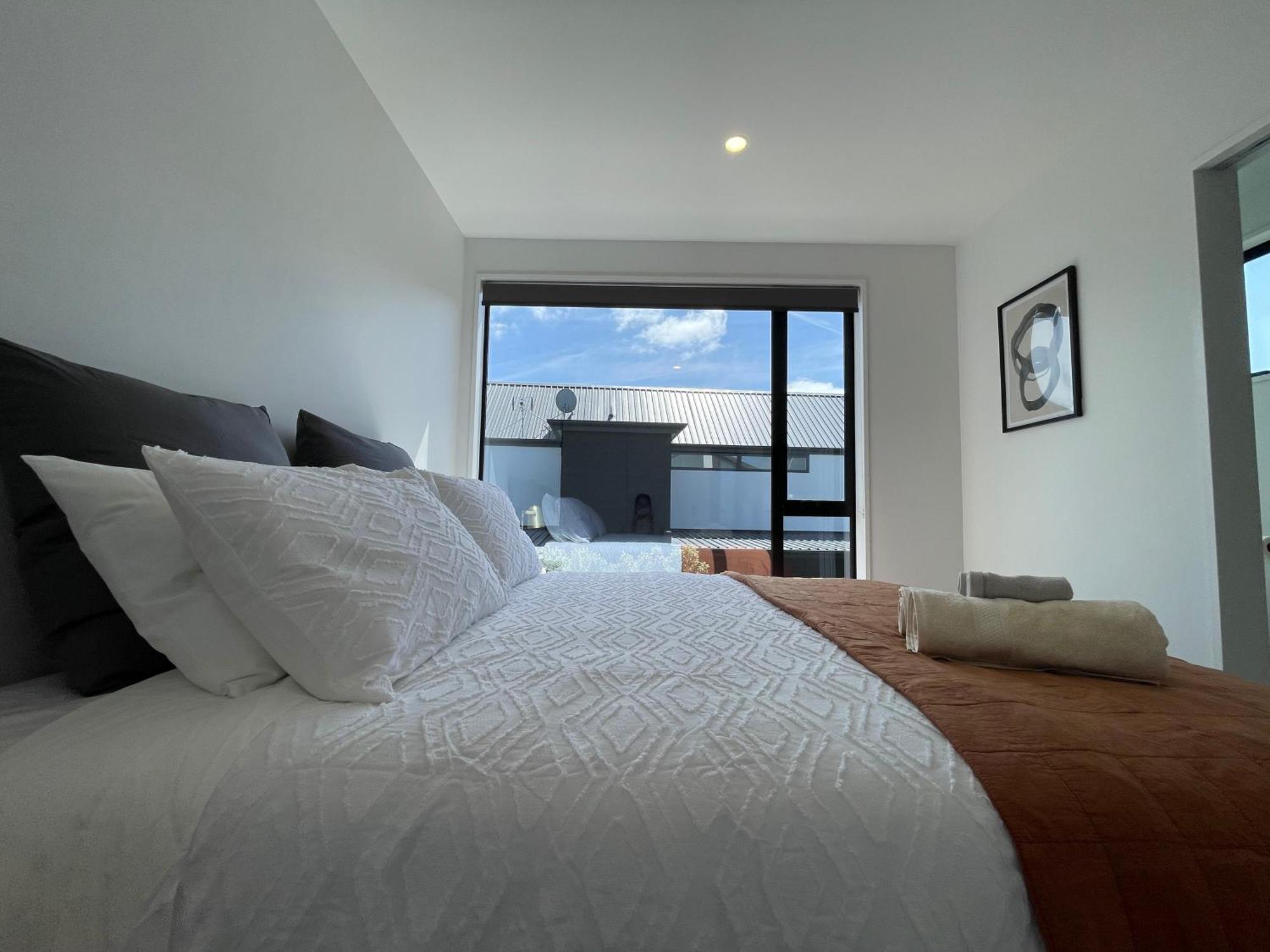 Luxury 2 Bedroom Townhouse Opposite Merivale Mall クライストチャーチ エクステリア 写真