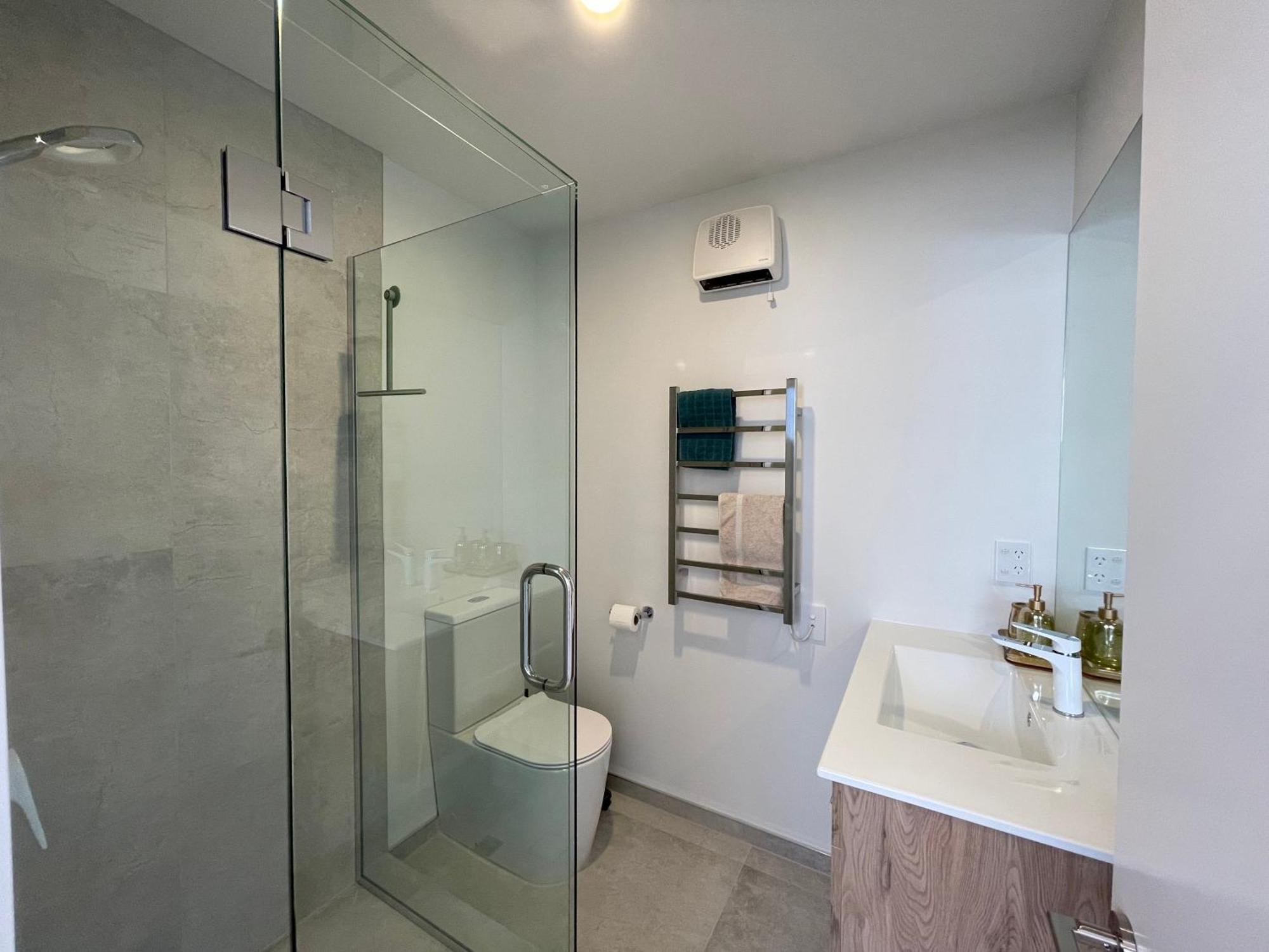 Luxury 2 Bedroom Townhouse Opposite Merivale Mall クライストチャーチ エクステリア 写真