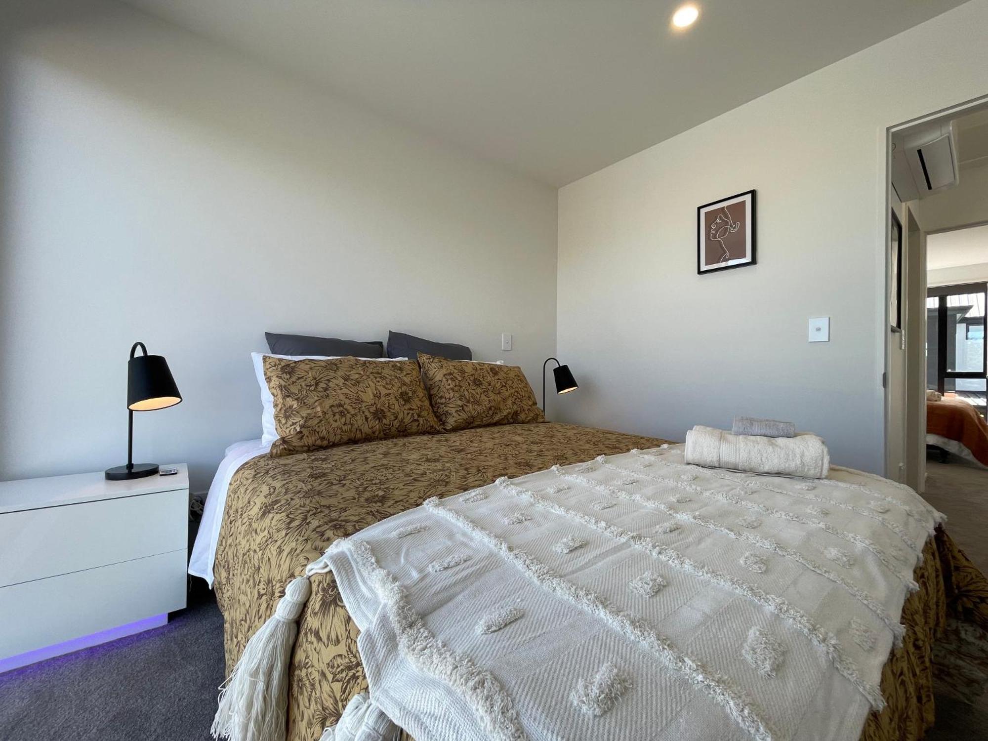 Luxury 2 Bedroom Townhouse Opposite Merivale Mall クライストチャーチ エクステリア 写真