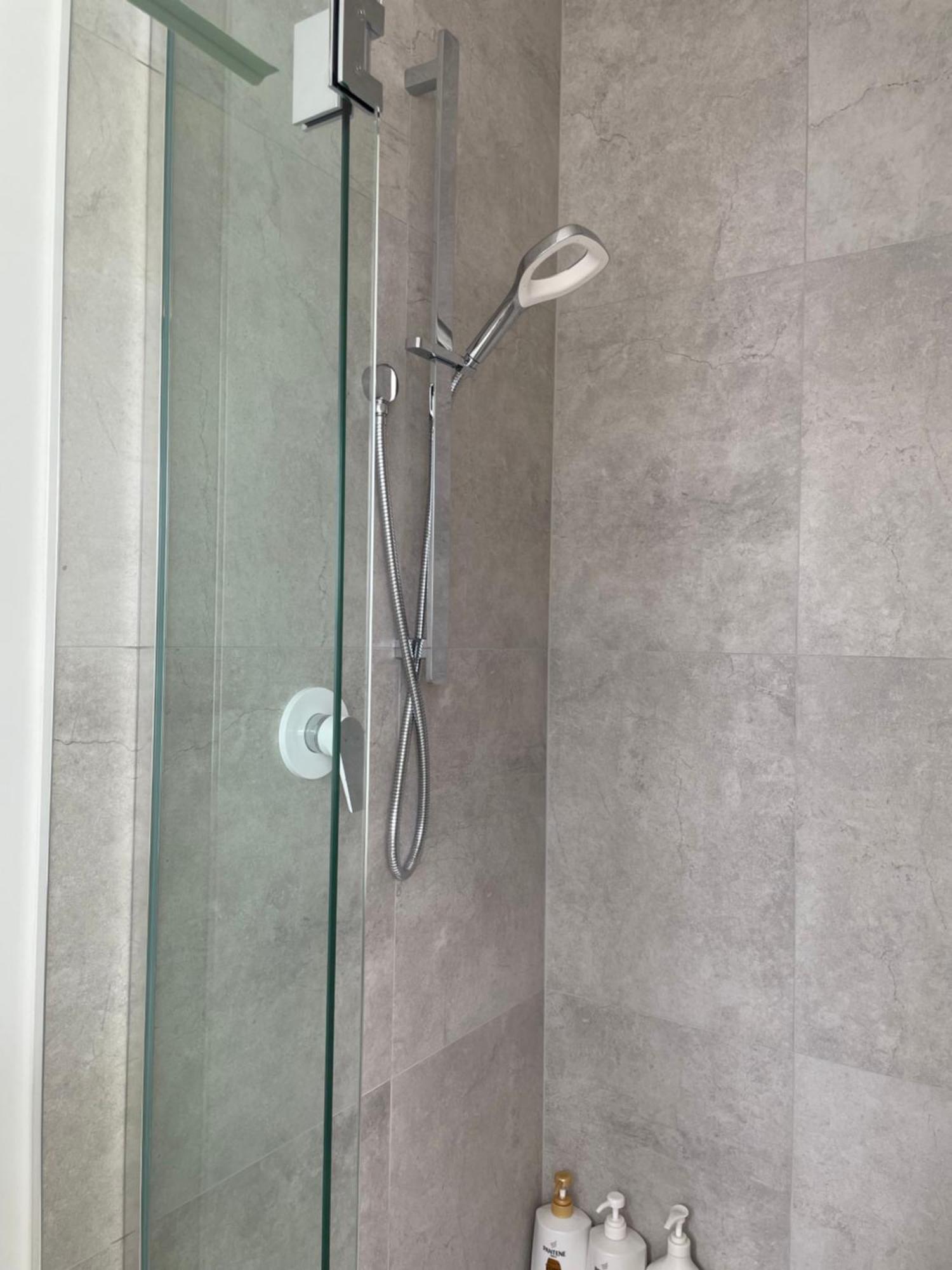 Luxury 2 Bedroom Townhouse Opposite Merivale Mall クライストチャーチ エクステリア 写真